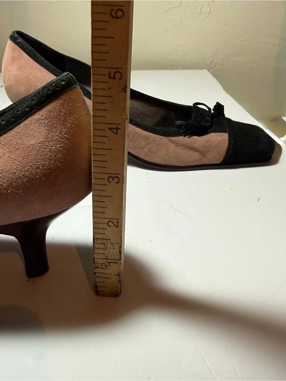 EUC Aerosoles “Suit n Tie” Pink/Black Suede Heels Size 11M